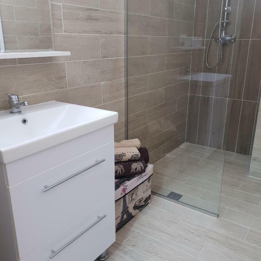 Unique Hotel Apartments ياش المظهر الخارجي الصورة